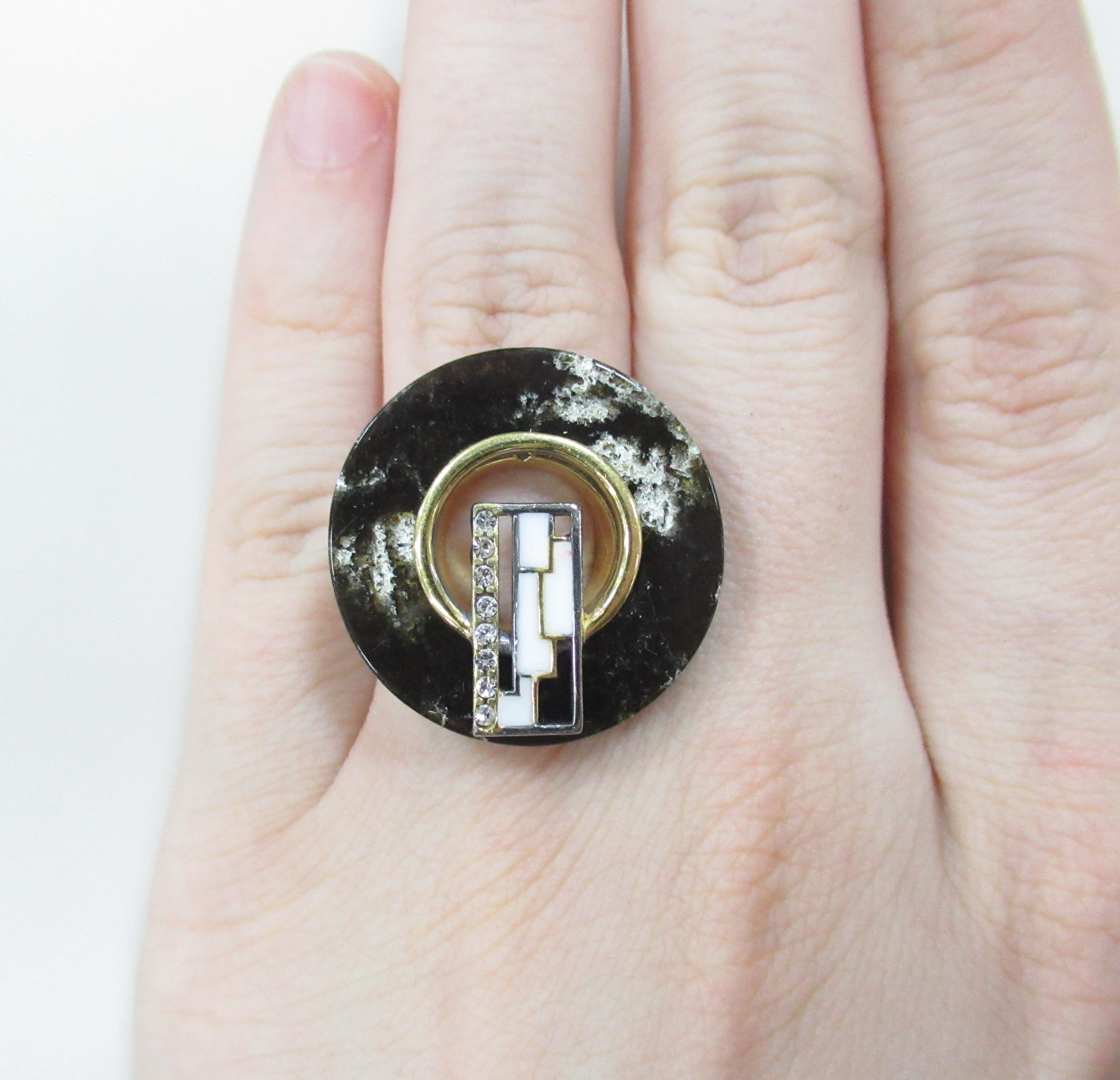 Серебряное кольцо с янтарем